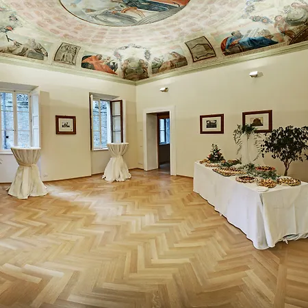 Palazzo De' Vecchi Готель типу 