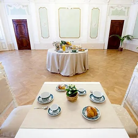 Palazzo De' Vecchi Готель типу 