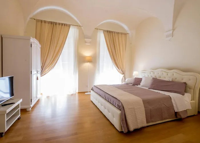 Palazzo De' Vecchi 4*