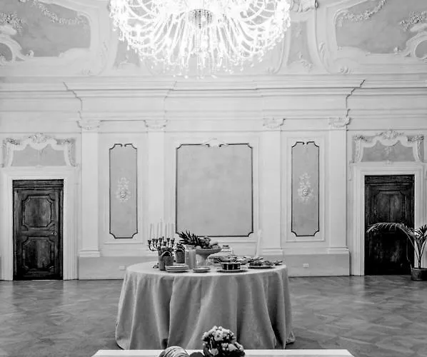 Palazzo De' Vecchi 4* Сиена