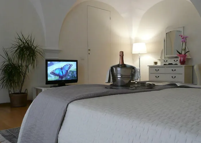 Palazzo De' Vecchi Bed and Breakfast 4*
